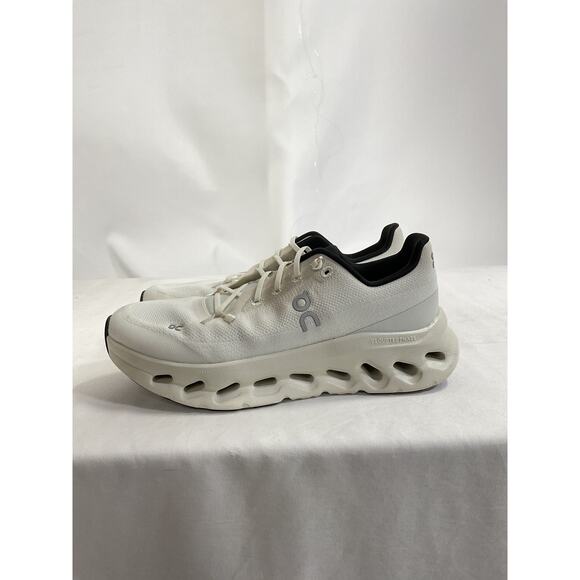 On Cloudtilt Low Top White Polyester Sneakers Size 9 *FIRM ON PRICE. - Picture 3 of 6